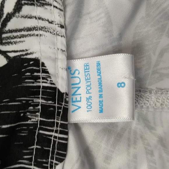 Shorts - Picture 2 of 3